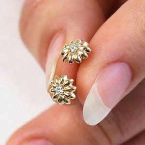 Beautiful 18k Gold 925 Silver White Sapphire Daisy Studs